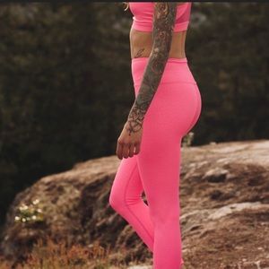 Zyia hot pink leopard light n tight